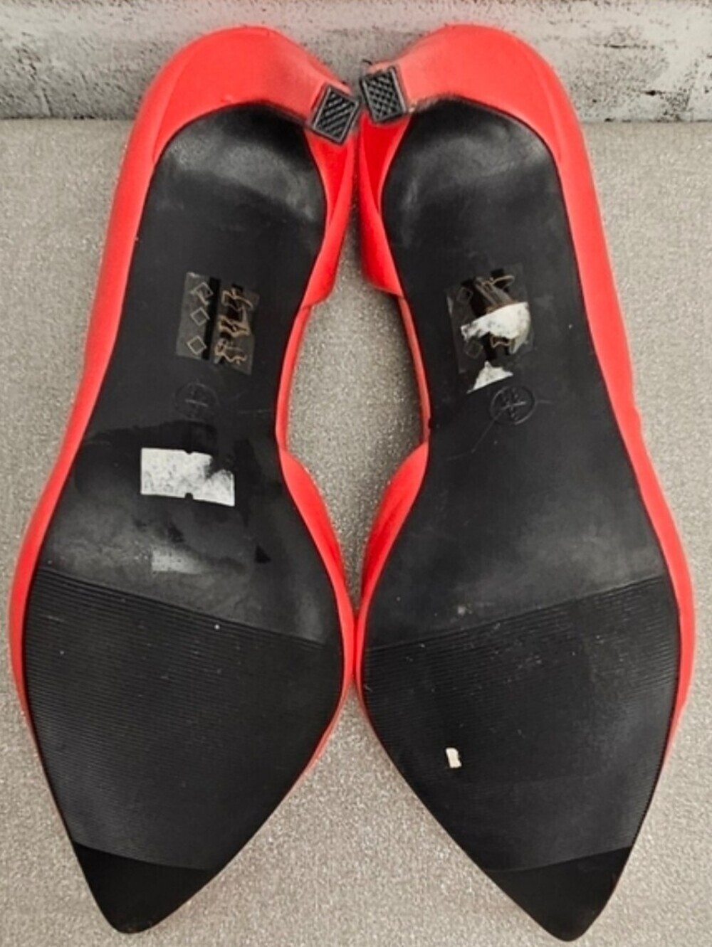 Le Chateau Red Pointed Toe Stiletto Pumps Classic Heels Size 8 - Picture 6 of 6